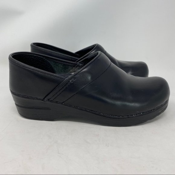 dansko black clogs size 39